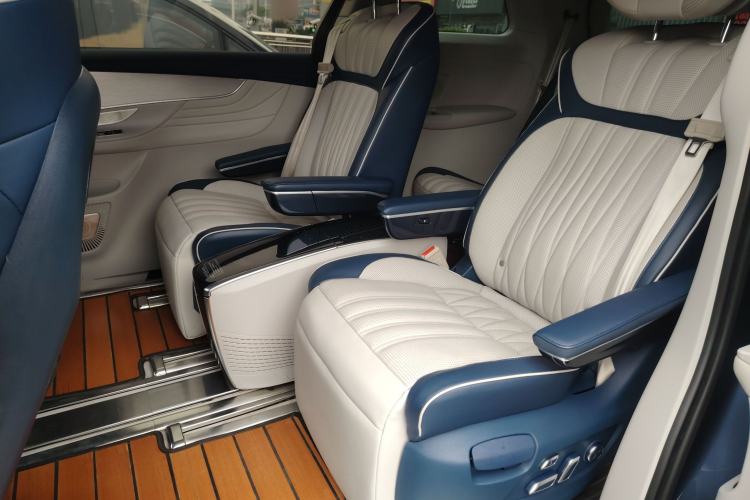 Used Roewe iMAX8 2021 400TGI Supreme Series Prestige Edition
