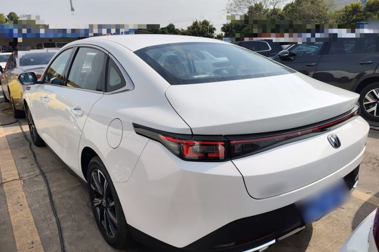 Used CHANGAN Eado 2025 Blue Whale 1.5T 500Bar Prestige Model
