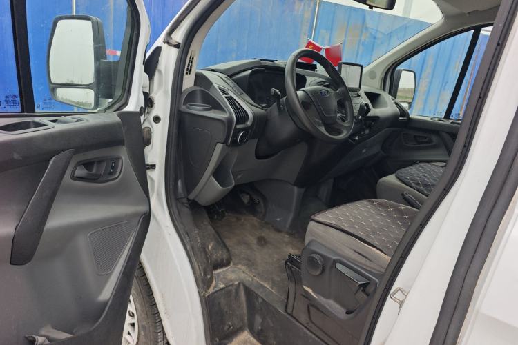 Used Ford Transit 2017 2.0T Diesel Multi-Purpose Commercial Vehicle Short Wheelbase Mid-Roof China IV Standard