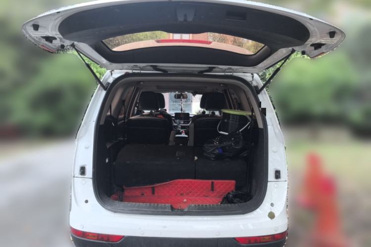 Used Baojun 730 2017 1.5T DCT Fashion Edition 7-Seater China V Emission Standard Trunk