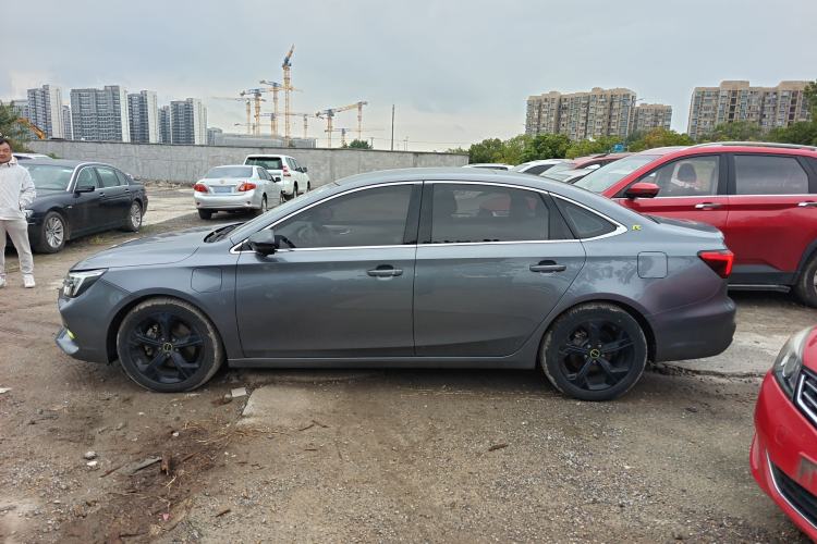 Used Roewe i6 MAX New Energy 2020 1.5T PHEV Cool & Spacious Skyroof Intelligent Drive Supreme Edition
