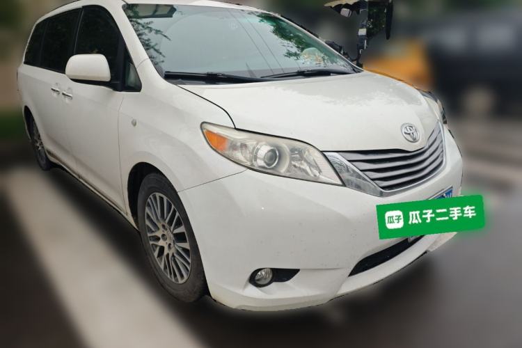 Used Toyota SIENNA  Front Right 45 Deg
