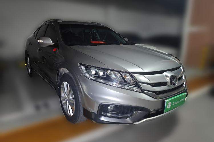 Used Honda Crosstour 2014 2.4L Luxury Edition Front Right 45 Deg