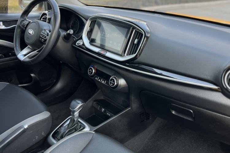 Used Kia kx1 Stonic 2021 1.4L CVT Fun & Sunroof Model
