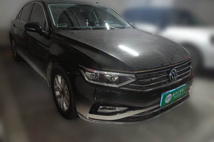 Used Volkswagen Magotan 2020 280TSI DSG Comfort Edition Front Right 45 Deg