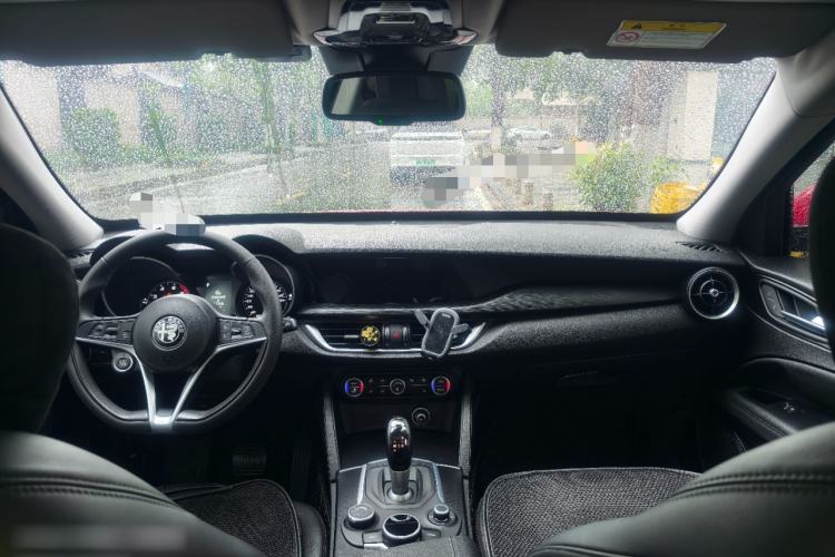 Used Alfa Romeo Stelvio 2017 2.0T 200HP Elite Edition Center Console