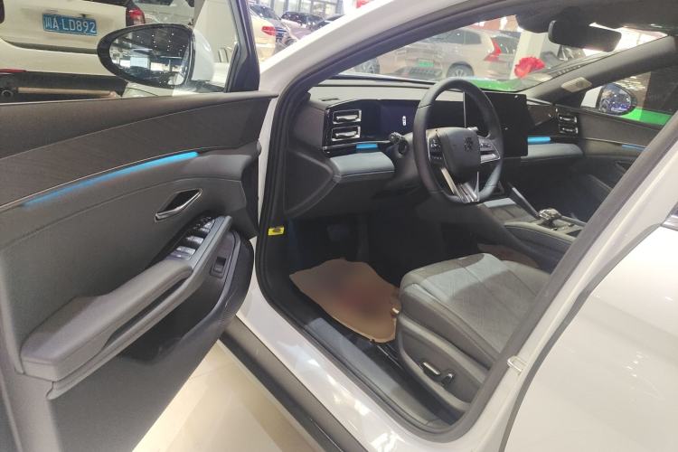 Used BYD Qin L 2024 DM-i 120KM Excellence Model
