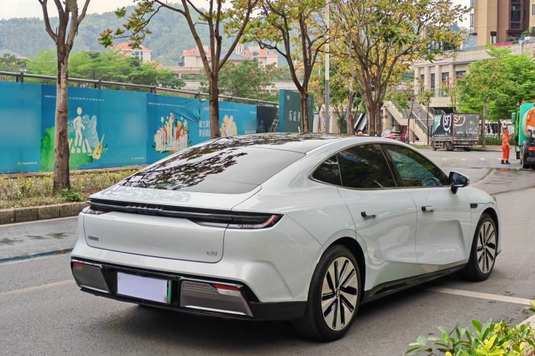 Used Geely Galaxy E8 2024 665 km Range Rear-Drive Starship Long-Range Version Exterior 5