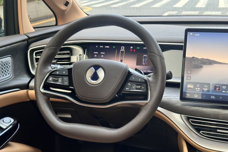 Used Denza D9 2025 DM-i Smart Drive 1020 Four-Wheel Drive Premium Model