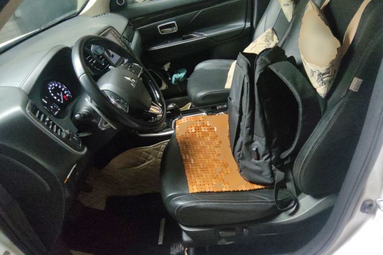 Used Mitsubishi Outlander 2018 2.4L 4x4 Elite Edition 5 Seats Left Front Seat