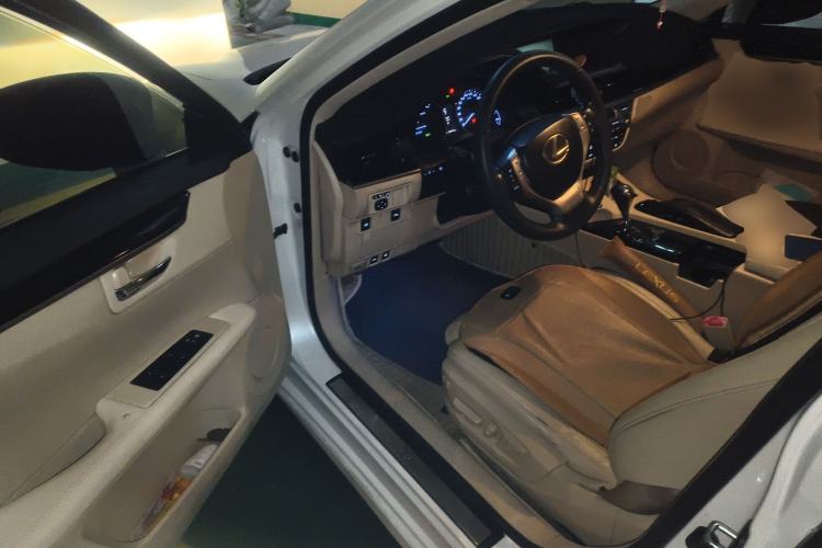 Used Lexus ES 2014 300h Elite Edition