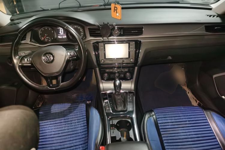 Used Volkswagen Passat 2016 280TSI DSG Prestige Edition Center Console