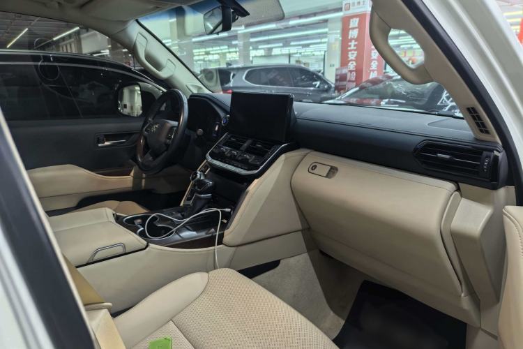 Used Toyota Land Cruiser  Interior 4