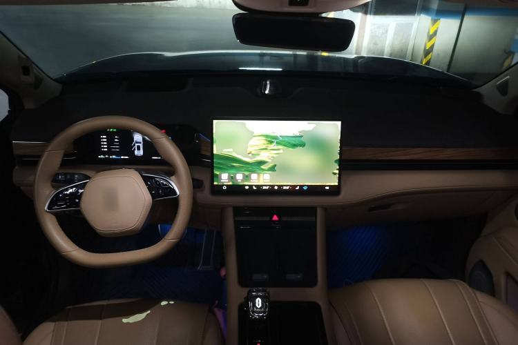 Used Hima AITO M7 2024 1.5T Rear-Drive Plus Version 5 Seats Center Console