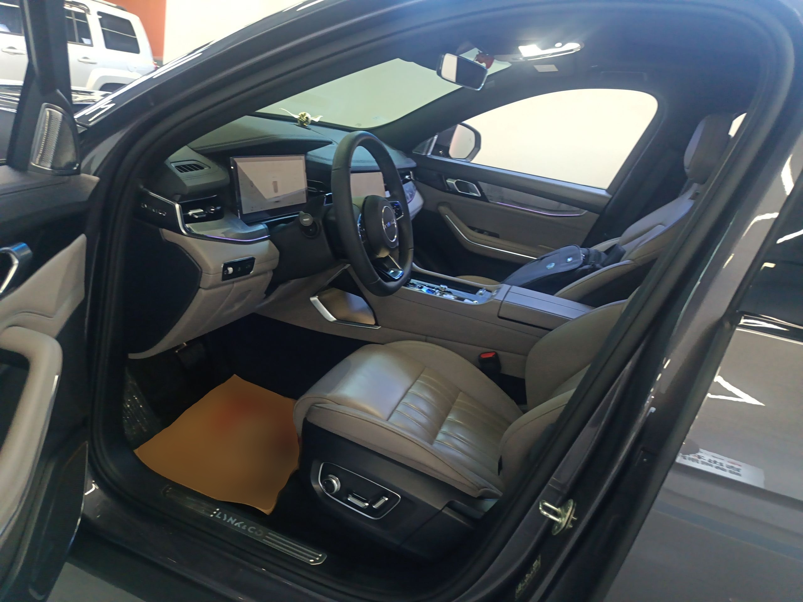 Переднее сиденье в автомобиле