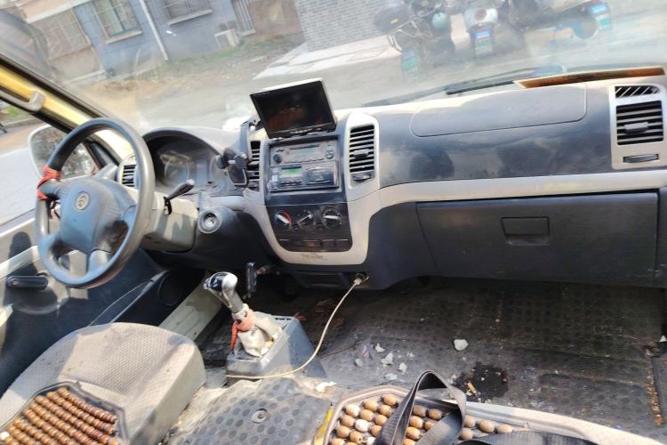 Used Golden Dragon Hiace New Energy 2017 XML5036XXYEVW0 Pure Electric Van Center Console