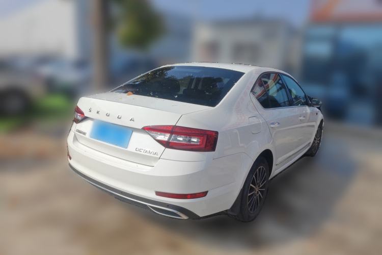 Used Skoda Octavia 2019 1.5L Manual SmartDrive Luxury Edition China VI Standard Rear Right 45 Deg