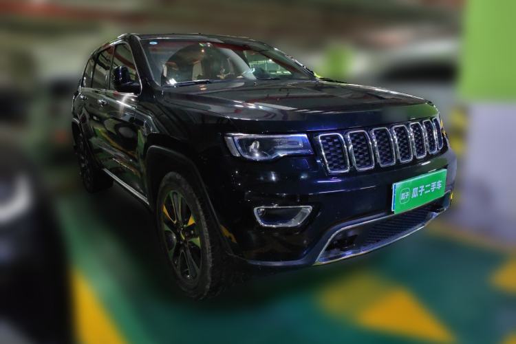 Used Jeep Grand Cherokee 2017 3.0L Comfort Navigation Edition Front Right 45 Deg