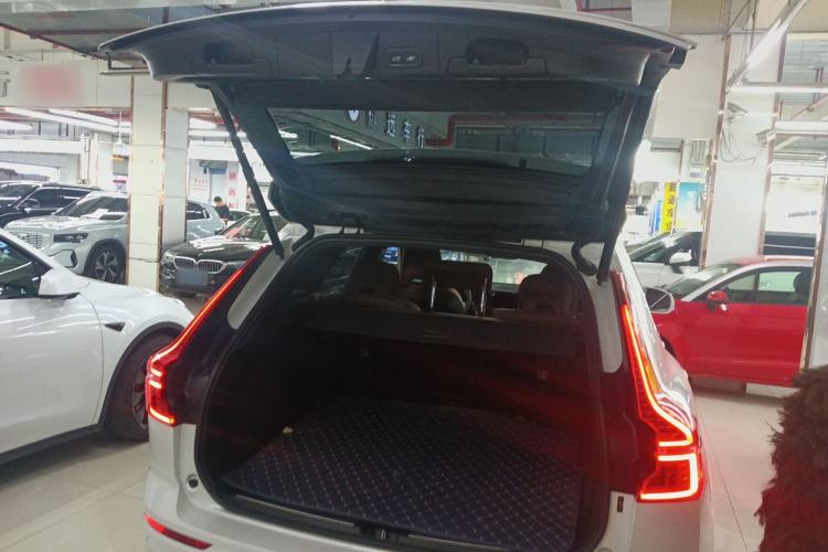 Used Volvo XC60 2023 B5 4x4 Smart Luxury Edition
