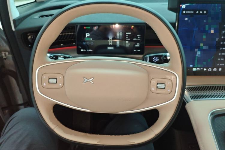 Used XPeng X9 2024 702 Ultra-Long Range Max Steering Wheel
