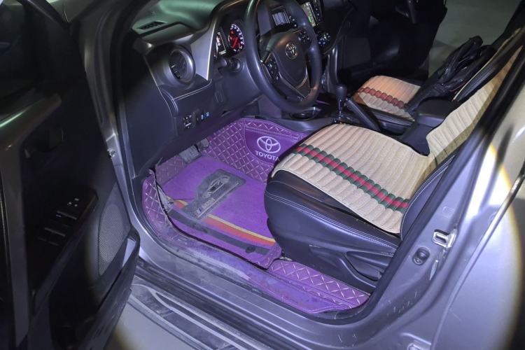 Used Toyota RAV4 2019 2.0L CVT Two-Wheel Drive Fashion X Limited Edition China VI Standard
