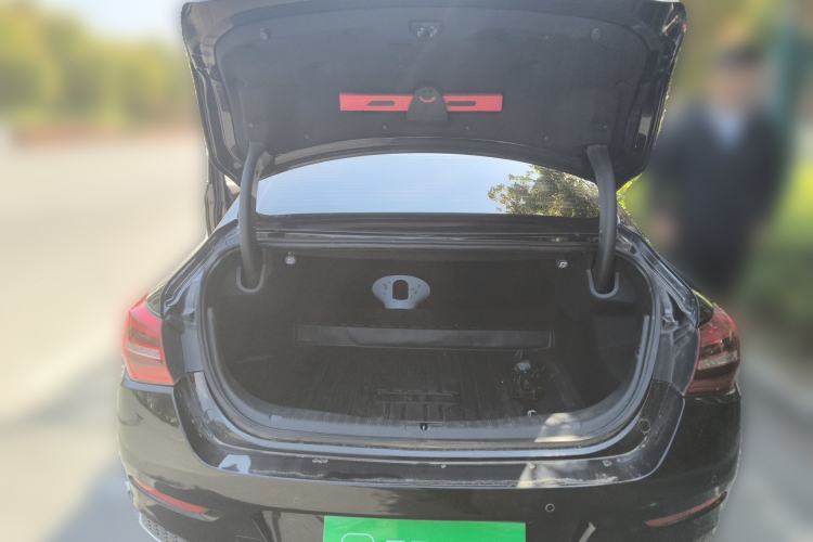 Used Hongqi H5 2022 Classic Model Facelift 1.8T Automatic Smart Connect Flagship Edition Trunk