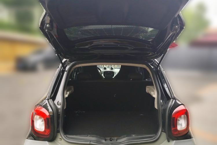 Used smart forfour 2018 1.0L 52 kW Dynamic Edition