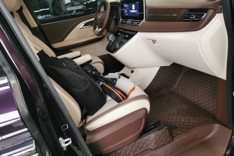 Used Bestune M9 2023 2.0T Prestige Edition
