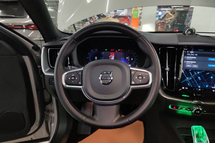 Used Volvo XC60 2022 B5 4x4 Zhiyi Luxury Edition
