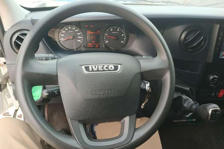 Used Iveco Eurocargo 2021 2.0T Manual - Yunrui Short Wheelbase Low-Roof Side-Sliding Door F1A