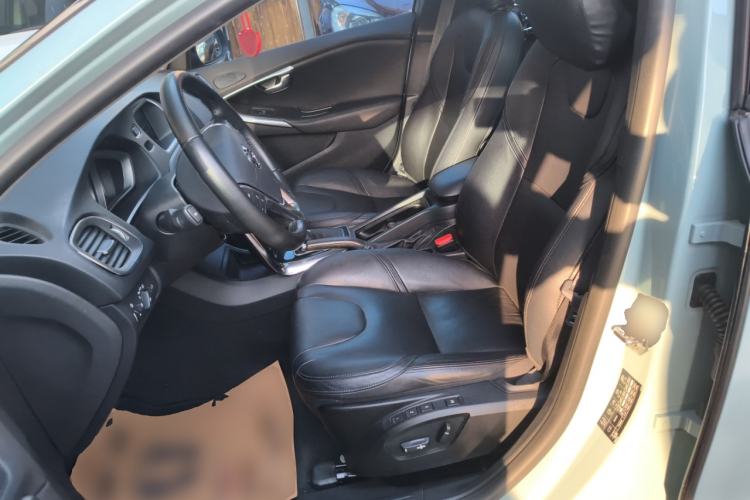 Used Volvo V40 2017 T3 Zhiyi Edition