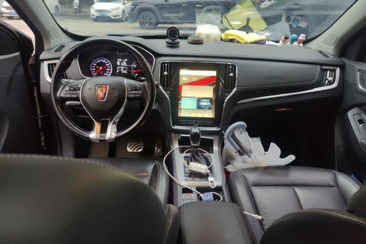 Used Roewe RX5 2016 20T Two-Wheel Drive Automatic Internet Smart Edition
