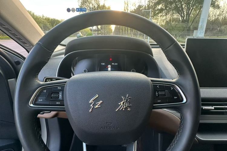 Used Hongqi E-QM5 2022 431 km Charge & Enjoy Edition Interior 3