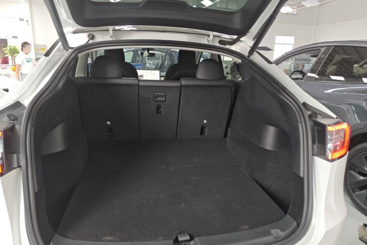 Used Tesla Model Y 2021 Long-Range All-Wheel-Drive Version Trunk