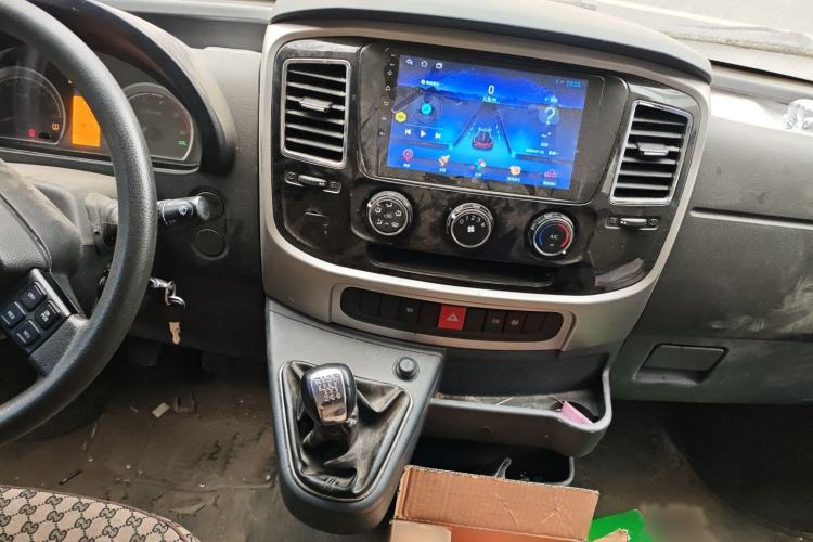 Used Dongfeng Yufeng 2021 2.3T Power King Rear-Drive Logistics Vehicle Long Wheelbase High Roof Dual Rear Tires 6–9 Seats China VI Standard M9T Audio And AC Panel