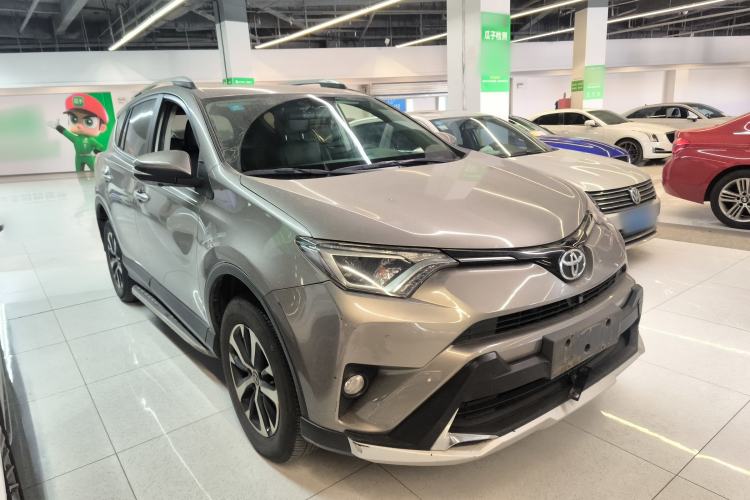 Used Toyota RAV4 2018 2.0L CVT Two-Wheel Drive Fashion X Edition