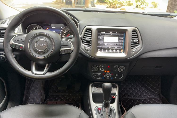 Used Jeep Compass 2017 200T Automatic Family Edition Center Console