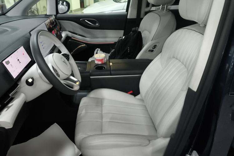 Used VOYAH Dream 2025 PHEV Four-Wheel-Drive Flagship Kunpeng Edition
