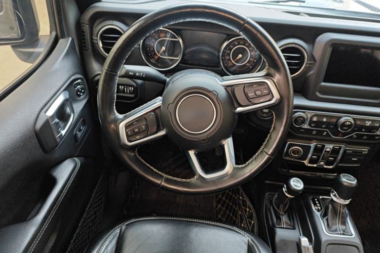 Used Jeep Wrangler 2019 2.0T Sahara Four-Door Version China VI Emission Standard Steering Wheel