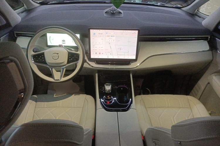 Used Volvo EM90 2025 Ultra Six-Seater
