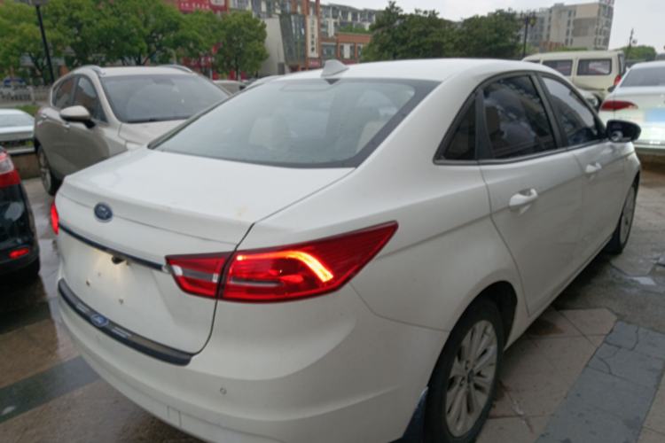 Used Ford Escort 2015 1.5L Automatic Fashion Model Rear Right 45 Deg