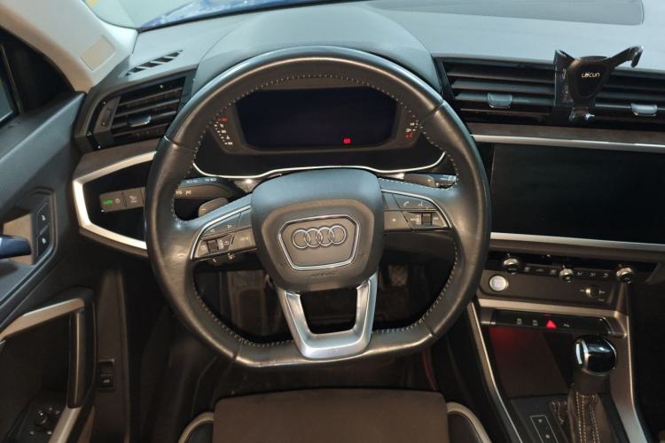 Used Audi Q3 2019 40 TFSI Fashion Dynamic Model Steering Wheel