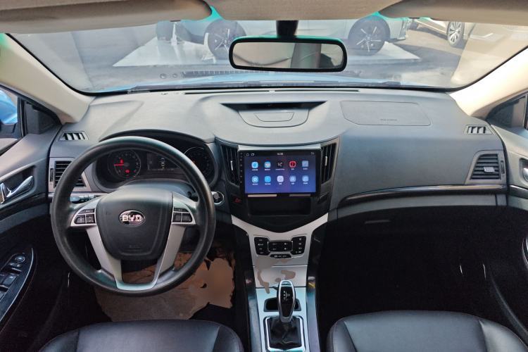 Used BYD e5 2017 300 Prestige Edition Center Console