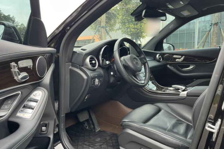 Used Mercedes-Benz GLC 2018 Facelift GLC 260 4MATIC Luxury Edition
