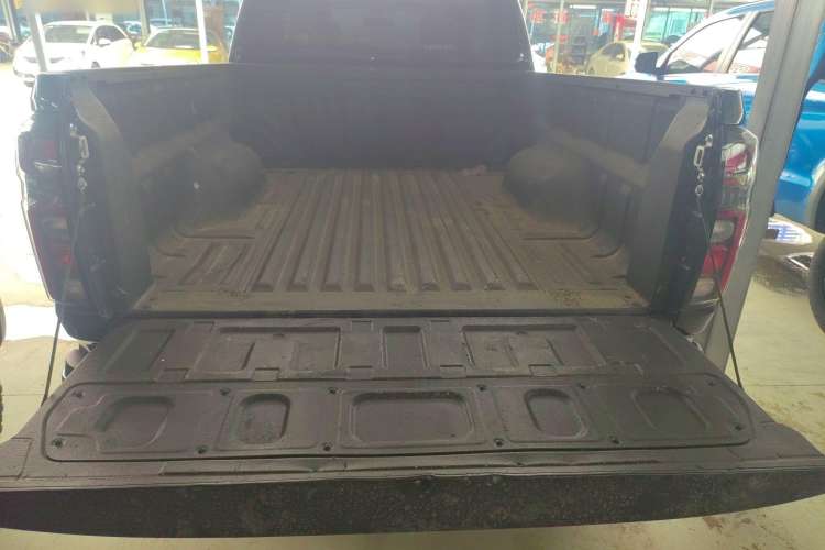 Used Great Wall Poer 2023 2.0T Commercial Version Automatic Diesel Two-Wheel Drive Elite Trim with Long Bed – GW4D20M Trunk