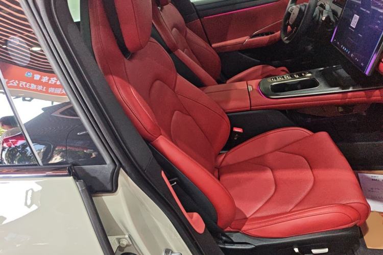 Used Xiaomi Auto SU7 2024 Four-Wheel Drive Ultra-Long Range Advanced Intelligent Driving Max Edition
