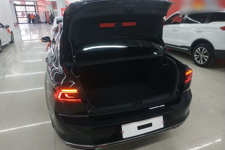 Used Volkswagen Magotan 2020 280TSI DSG Comfort Edition Trunk