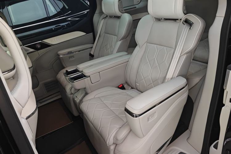 Used Volvo EM90 2025 Ultra Six-Seater
