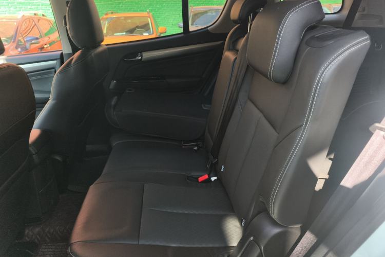 Used Isuzu mu-X 2017 3.0T Four-Wheel Drive Automatic Luxury 7-Seater China IV Standard
