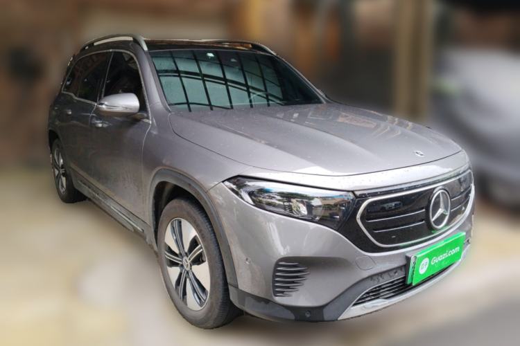 Used Mercedes-Benz EQB 2023 Facelift EQB 260 Front Right 45 Deg